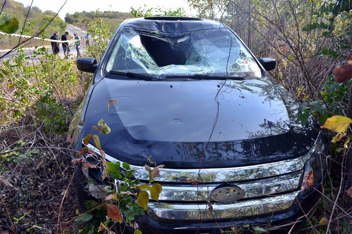 Carro ficou bastante danificado. (Foto: Kairo Amaral)