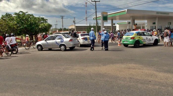 Grave acidente aconteceu em uma rotatória da Avenida São Sebastião. (Foto: João Júnior)