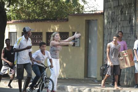 A mulher se identificou como policial