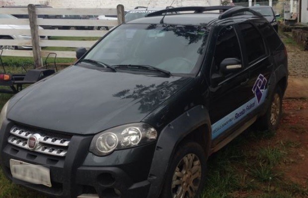 Prefeito de Itauçu é flagrado com carro caracterizado da Receita Federal em Goiás (Foto: Reprodução/ Polícia Civil)