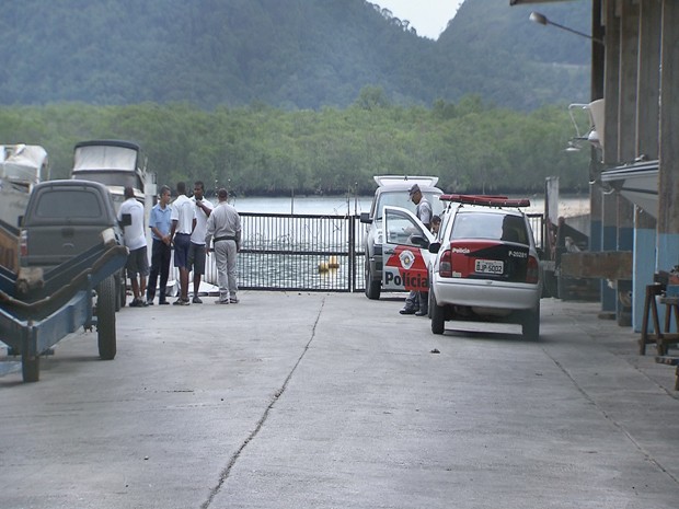 Acidente ocorreu quando a lancha já estava próxima de parar (Foto: Reprodução / TV Tribuna)