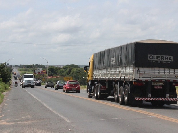 Trânsito é intenso na BR 316 na zona Sul de Teresina (Foto: Gil Oliveira/ G1)