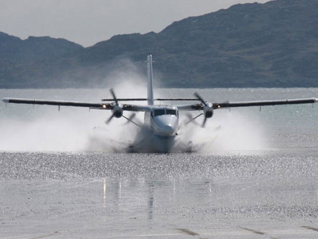 Barra Airport, na Escócia, eleito um dos que oferecem os mais belos pousos do mundo (Foto: Divulgação/PrivateFly)