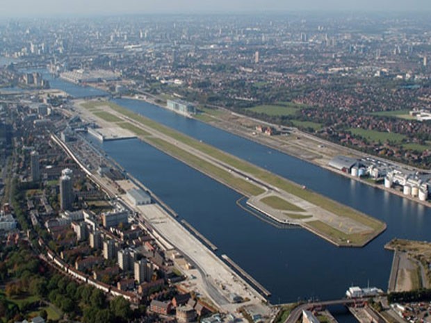 Aeroporto London Cuty, eleito um dos que oferecem os pousos mais belos do mundo (Foto: Divulgação/PrivateFly)