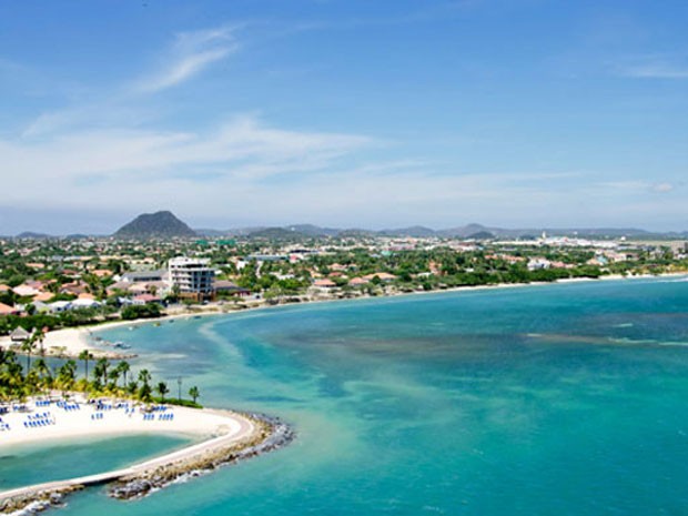 Aeroporto de Aruba, eleito um dos que oferecem os pousos mais belos do mundo (Foto: Divulgação/PrivateFly)