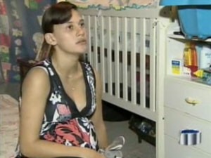 Jovem diz que não pagou pensão para filha por estar desempregada (Foto: Reprodução/TV Vanguarda)