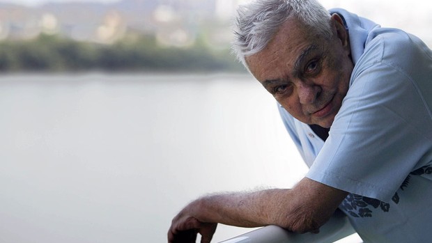 Chico Anysio em 2009, depois de conceder entrevista em seu apartamento na Barra da Tijuca, Zona Oeste do Rio de Janeiro (Foto: Aline Massuca/AE)