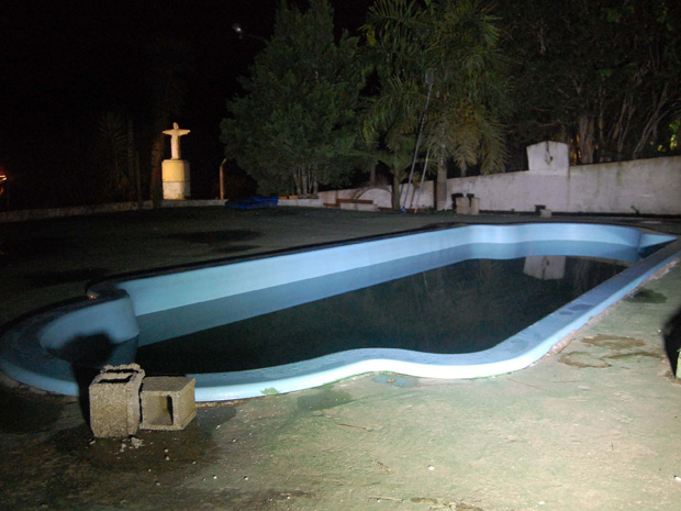 Piscina onde foi encontrada menina de 2 anos em São Bernardo do Campo, ABC (Foto: Hélio Torchi/AE)