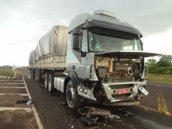 Grave acidente no cruzamento das BR's 343 e 230 deixa cinco feridos.(Imagem:FlorianoNews)