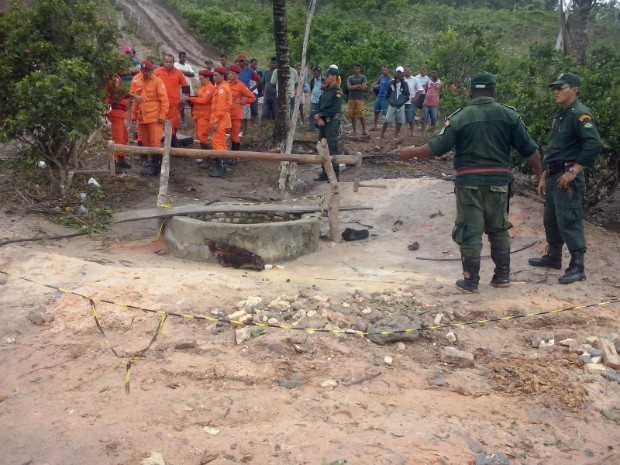 Bombeiros tentaram fazer o resgate do idoso, mas não obtiveram êxito (Foto: Acervo pessoal)