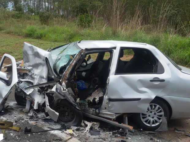 Mulher grávida e marido morrem em acidente; filho de 5 anos fica ferido em Goiás (Foto: Divulgação/PRF)