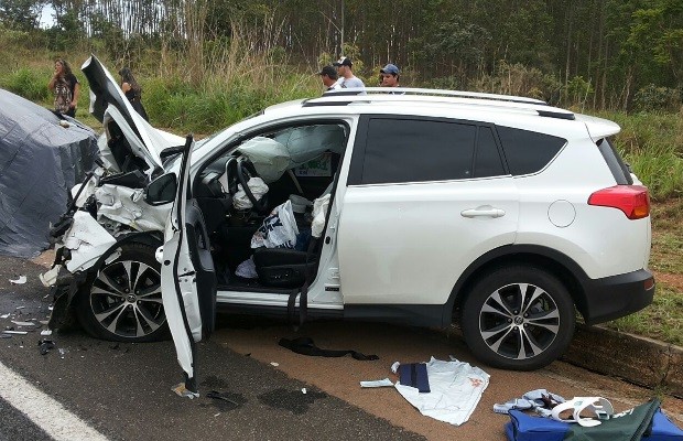 Mulher grávida e marido morrem em acidente; filho de 5 anos fica ferido em Goiás (Foto: Divulgação/PRF)