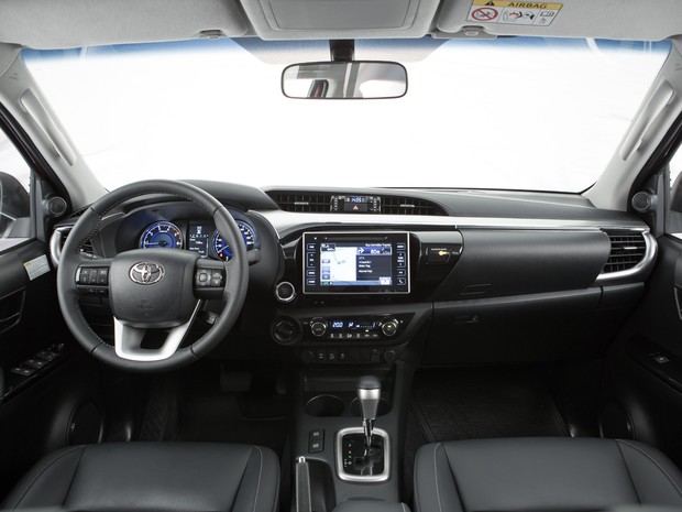 Interior da nova Toyota Hilux 2016 (Foto: Divulgação)