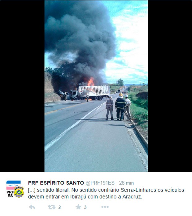 Corpo de Bombeiros e policiais rodoviários federais atendem a ocorrência (Foto: Reprodução/ Twiter PRF-ES)