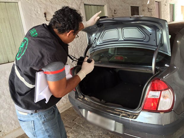 Carro usado na fuga do suspeito foi apreendido e será periciado (Foto: Divulgação/Polícia Civil do RN)