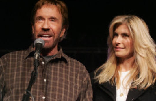 Chuck Norris se torna pastor de uma igreja nos EUA