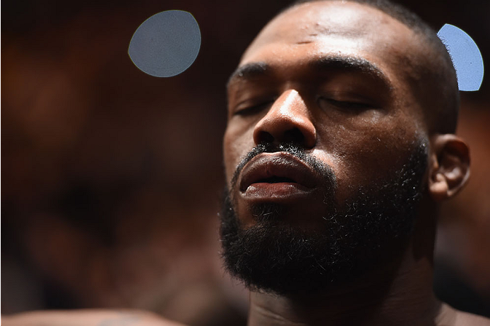 Jon Jones mostrou concentração antes de lutar com Daniel Cormier no UFC 182