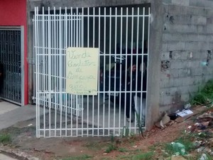 Meninas foram encontradas em casa no Jardim Scafid II em Itaquaquecetuba (Foto: Jamile Santana/G1)