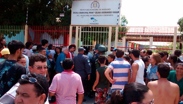  Eleitor foi assassinado a tiros dentro da Escola Municipal Professora Celine Guimarães, no bairro Barrocas, em Mossoró (Foto: Marcelino Neto/G1)