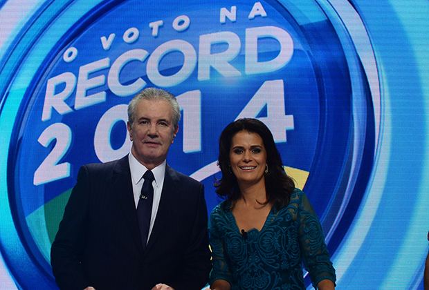 Adriana Araújo e Celso Freitas comandam o debate (Foto: Antonio Chahestian/ Record)