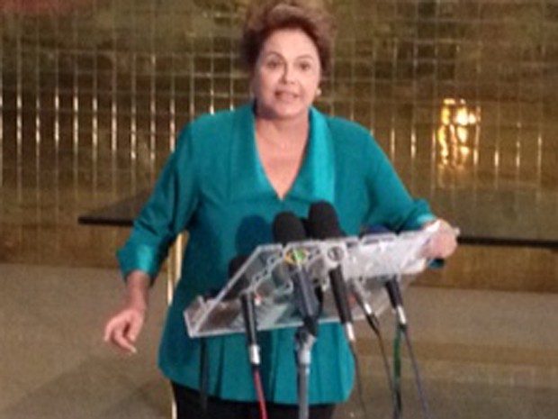 A presidente Dilma Rousseff, em em entrevista à imprensa no Palácio da Alvorada (Foto: Filipe Matoso/G1)