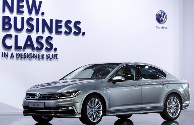 volkswagen passat novo (Foto: RALF HIRSCHBERGER /AFP)