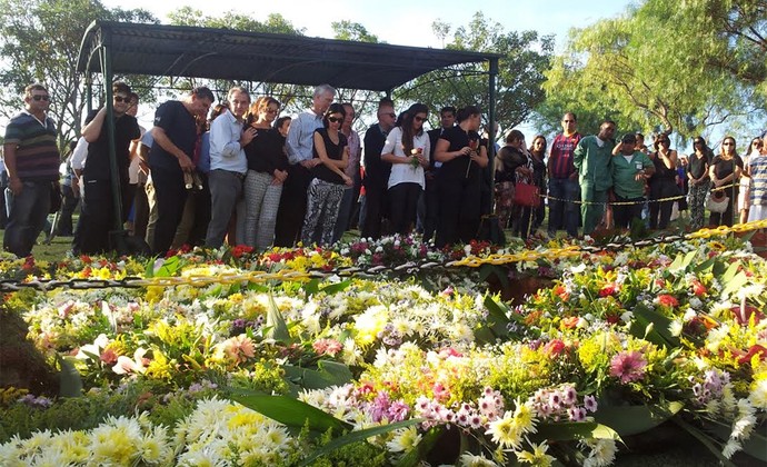 Enterro Luciano do Valle Campinas (Foto: Fernando Pacífico)