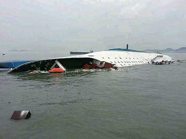 Embarcação com mais de 400 a bordo virou e afundou na Coreia do Sul (Foto: AFP Photo)