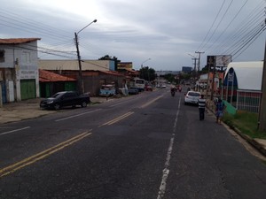 Empresário pede sinalização evitar acidentes em trecho da Avenida Duque de Caxias (Foto: Gil Oliveira/G1)