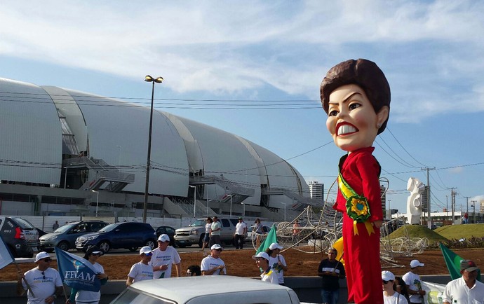 Protesto Arena das Dunas Dilma (Foto: Moacir Nascimento / Ag. Estado)