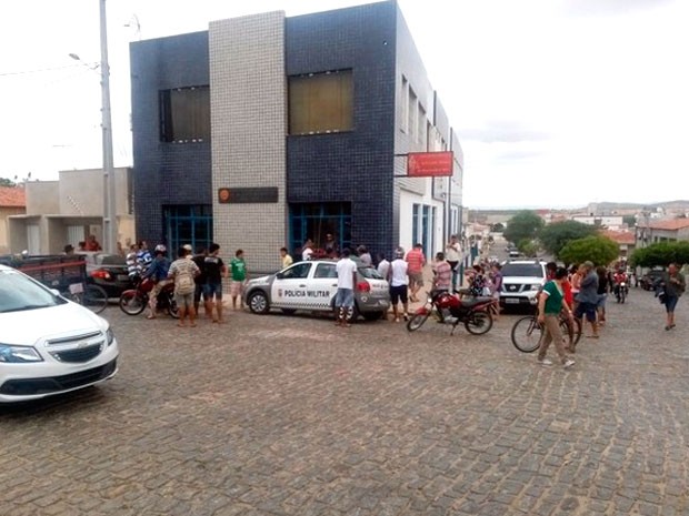 Segundo a polícia, advogado foi morto pela mulher dentro do escritório do casal, em Pau dos Ferros (Foto: João Paulo Sena)