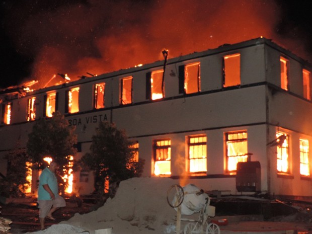 Incêndio destroi hotel (Foto: Jonas Seibert/Arquivo pessoal)