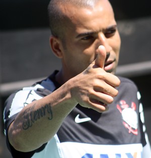 emerson sheik treino araraquara corinthians (Foto: Cleber Akamine)