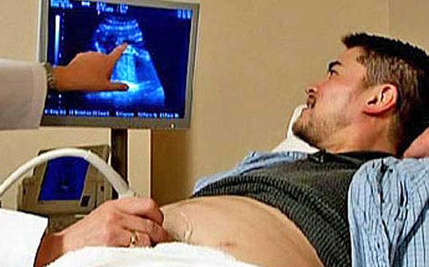 Thomas Beatie, durante exames em abril de 2008. (Foto: Reprodução/The Oprah Winfrey Show)