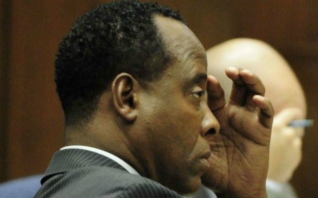 Dr. Conrad Murray foi condenado a 4 anos de prisão pela morte de Michael Jackson