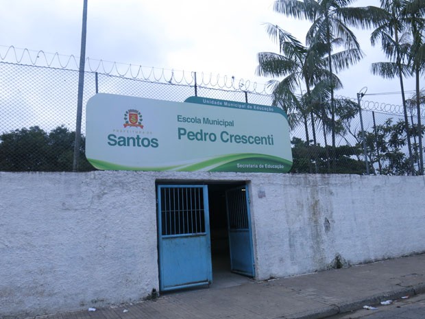 Agressão ocorreu na escola Pedro Crescenti, em Santos, SP (Foto: Rodrigo Martins / G1)