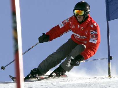 Piloto alemão é experiente esquiador - na foto, esquia em 2005 Foto: Reuters